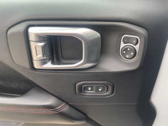 Jeep Wrangler 2.1l - white