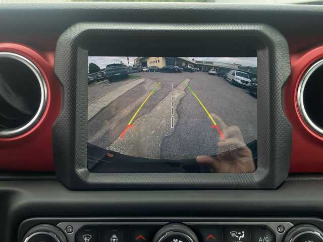 Jeep Wrangler 2.1l - white