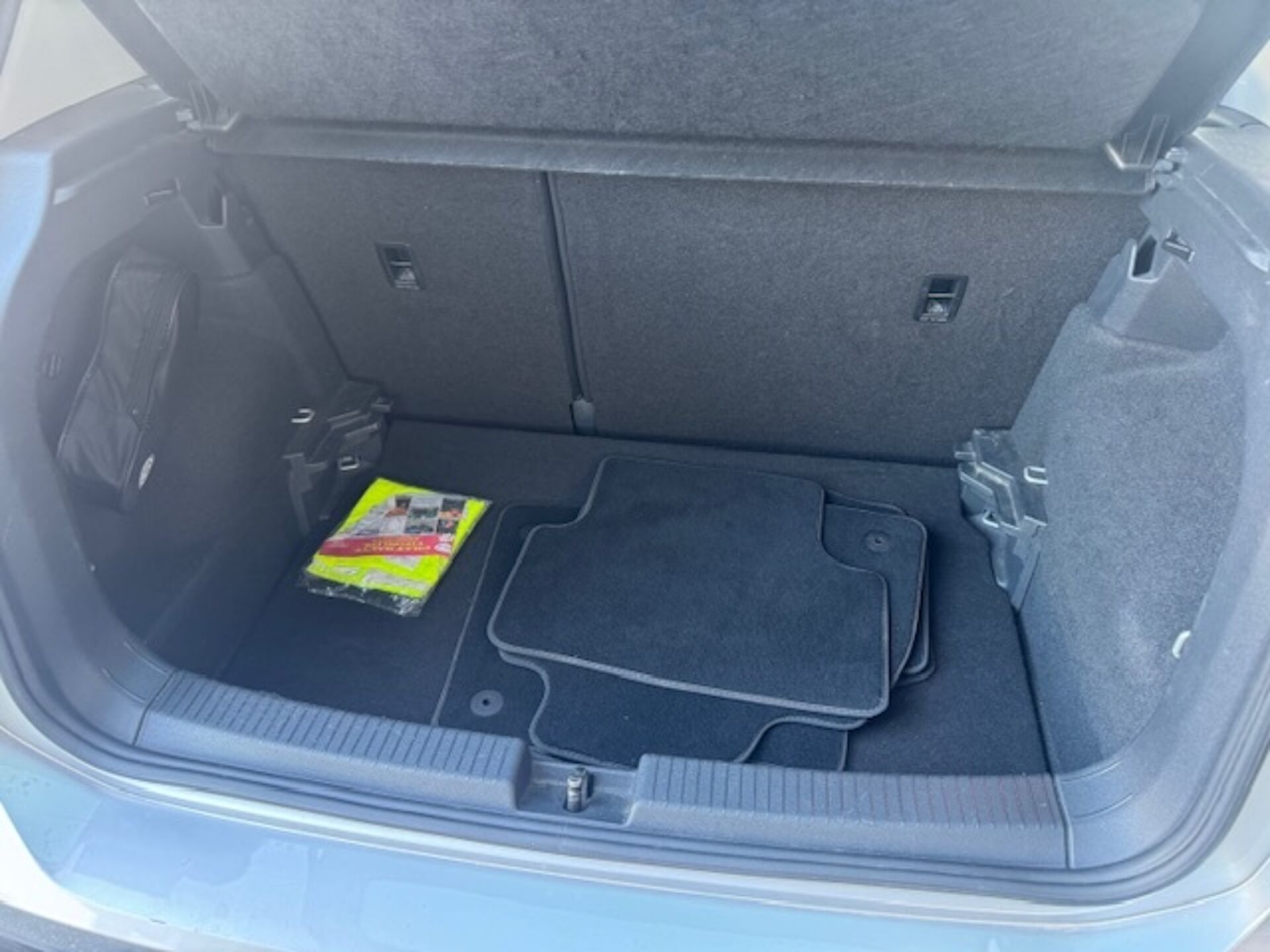 Volkswagen 1.0l - grey