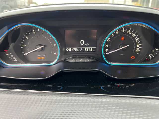 Peugeot 2008 1.2l - silver