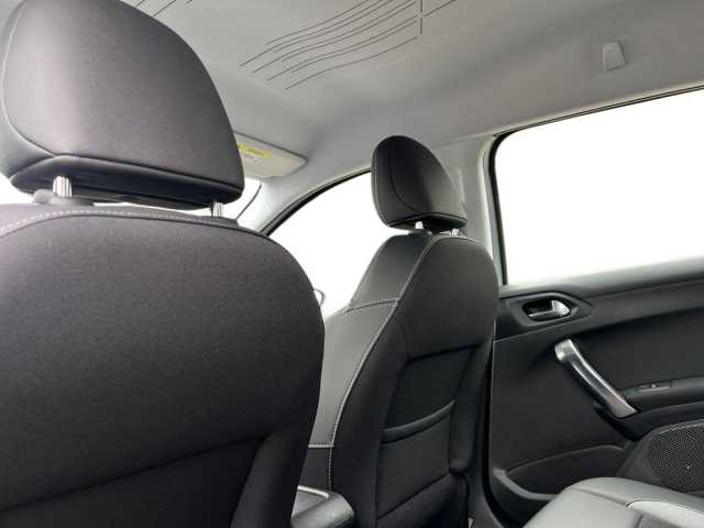 Peugeot 2008 1.2l - silver