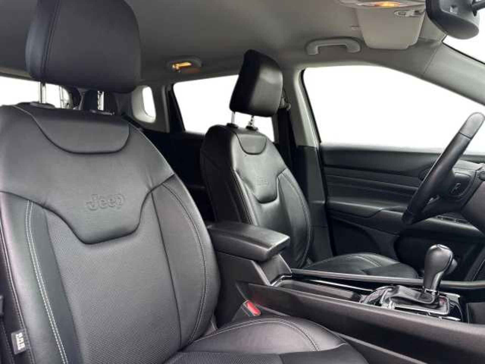 Jeep Compass 1.3l - white