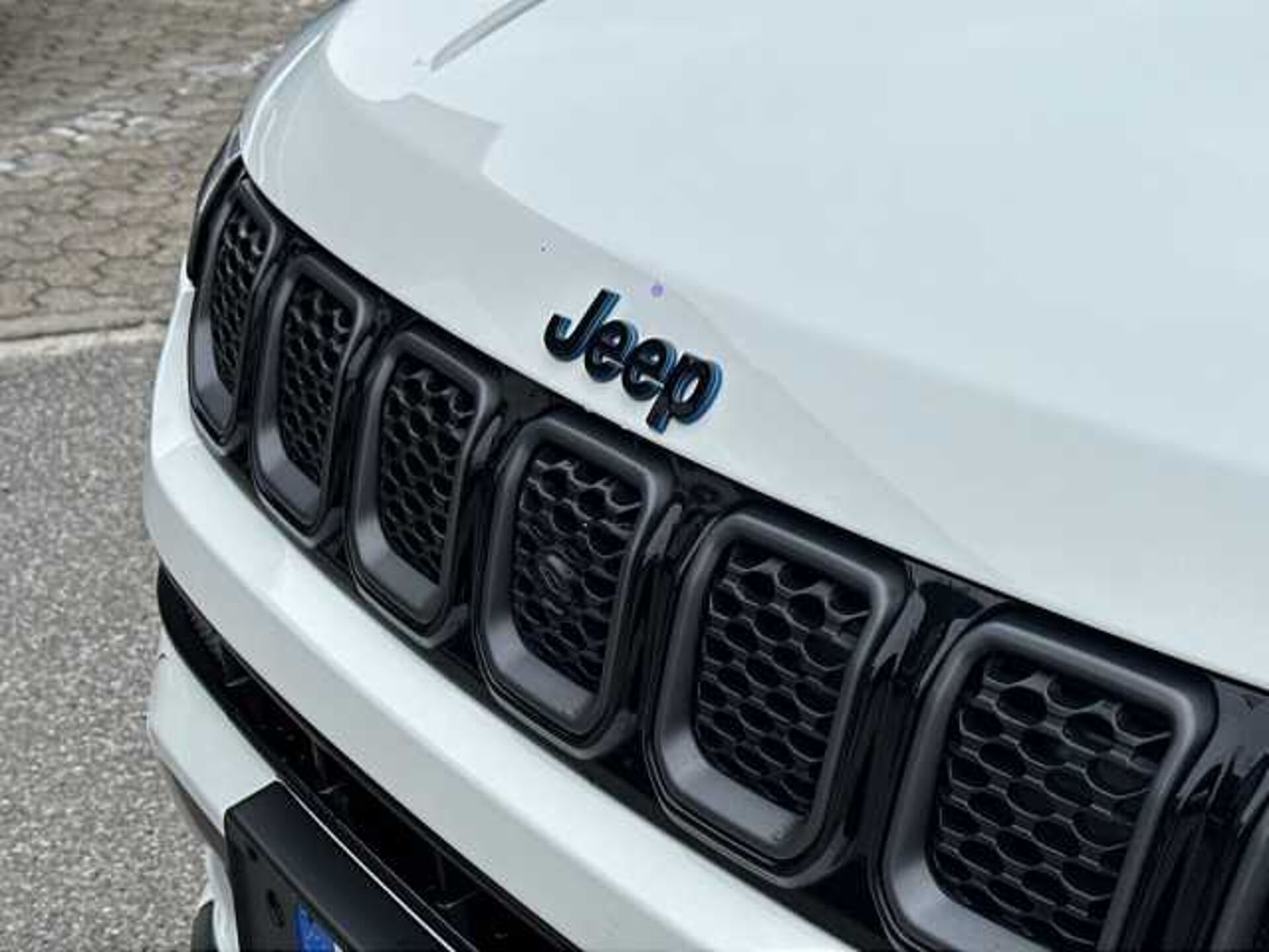 Jeep Compass 1.3l - white