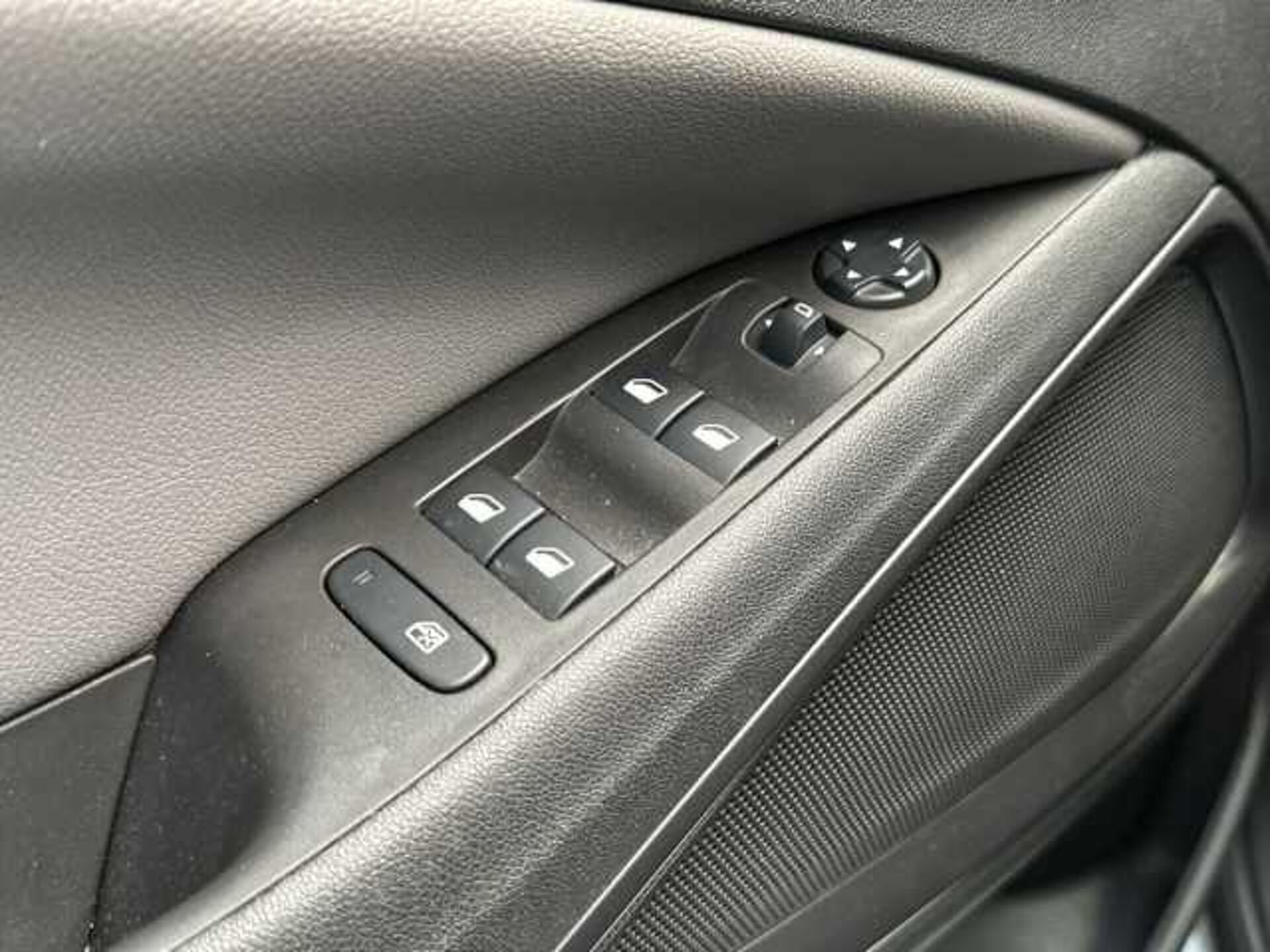 Opel Crossland X 1.5l - grey