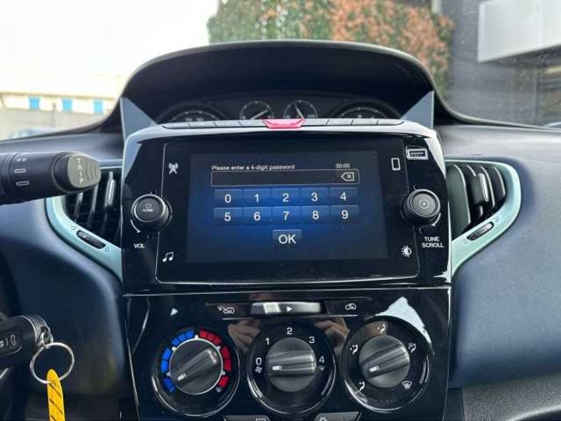 Lancia Ypsilon 1.0l - grey