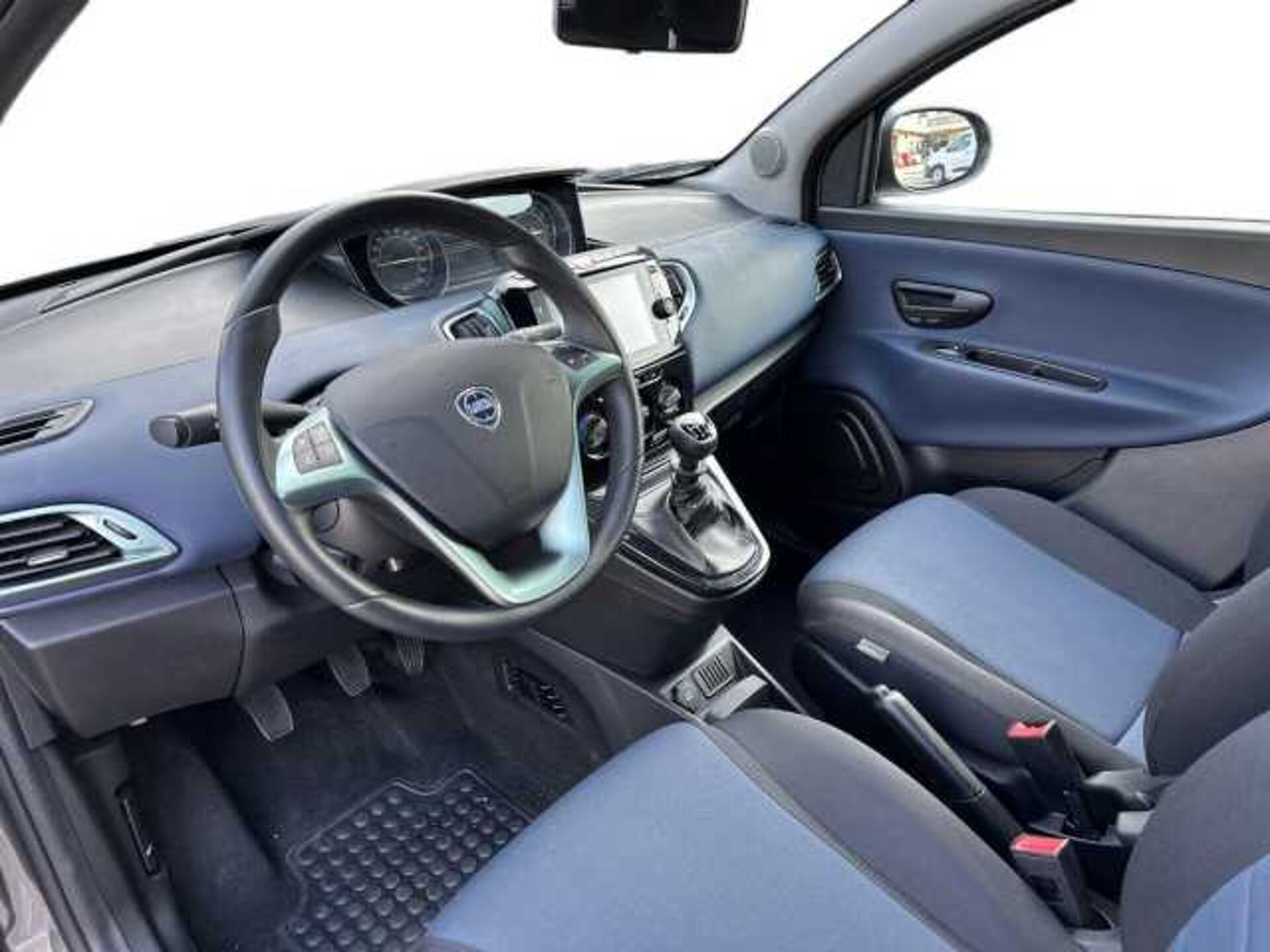 Lancia Ypsilon 1.0l - grey