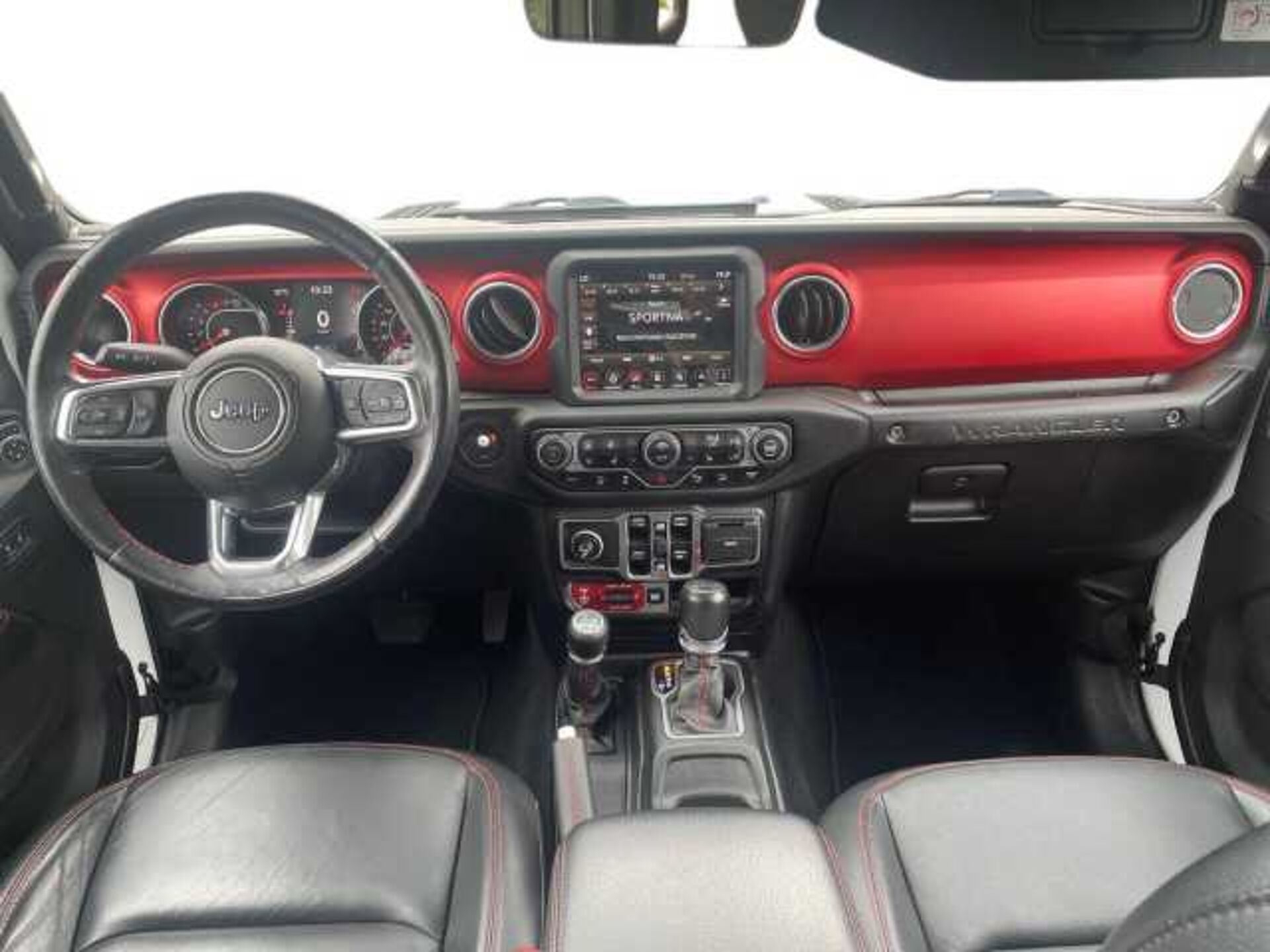 Jeep Wrangler 2.1l - white