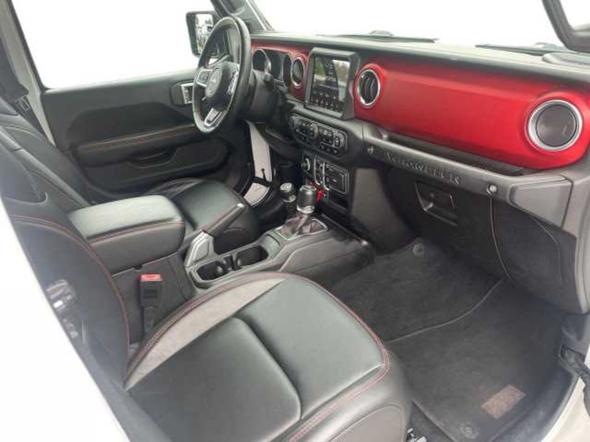 Jeep Wrangler 2.1l - white