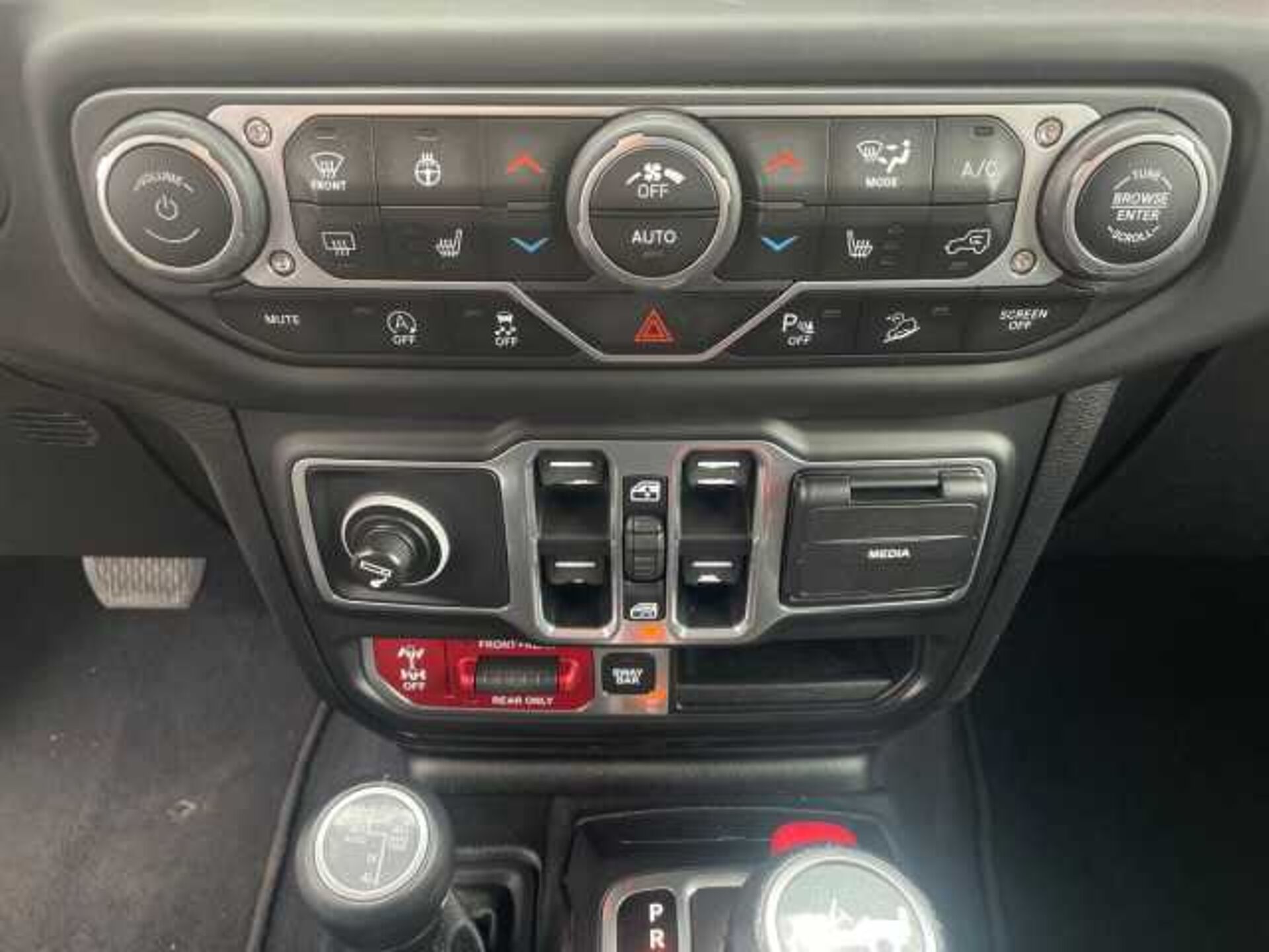 Jeep Wrangler 2.1l - white