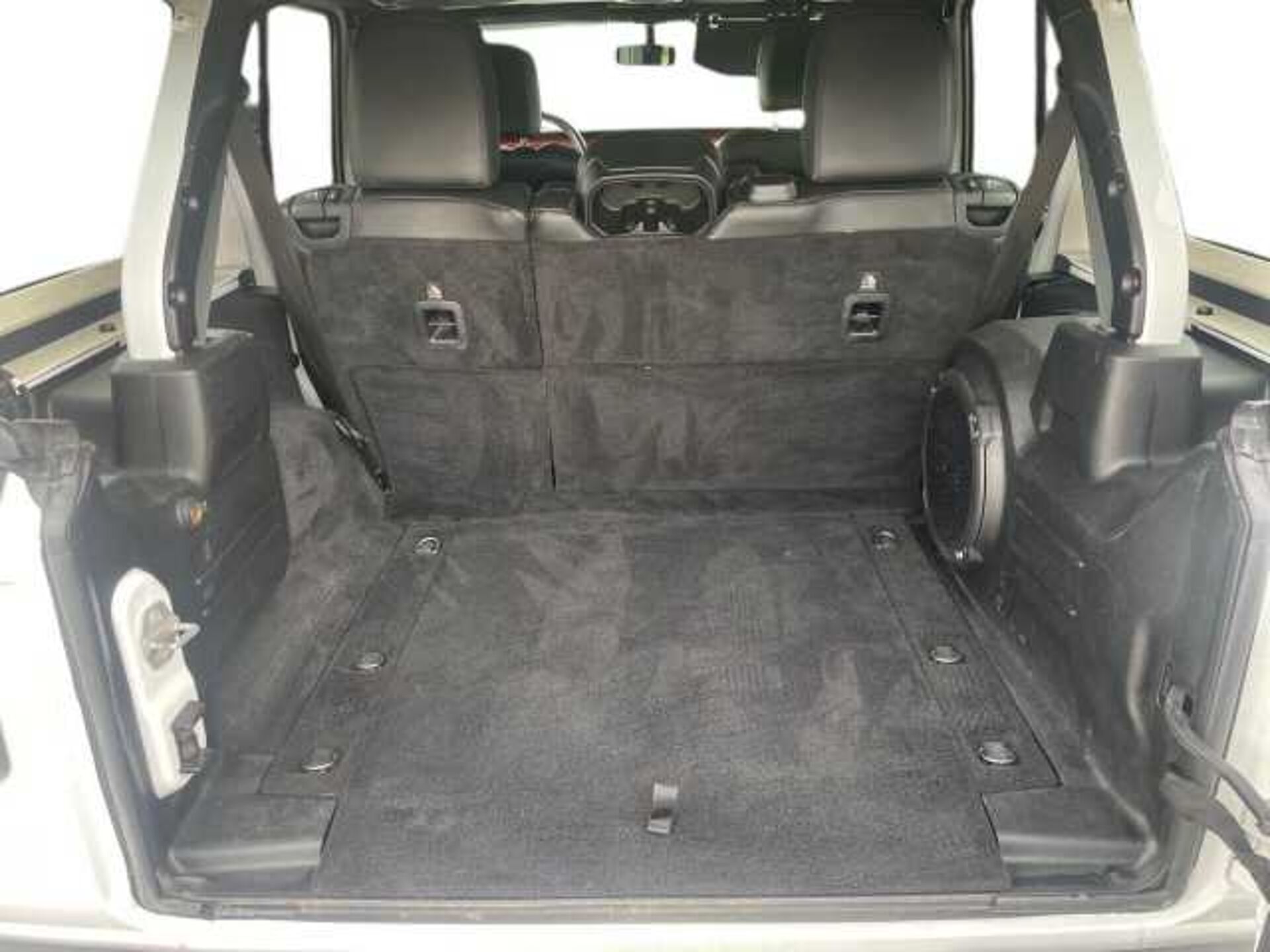 Jeep Wrangler 2.1l - white