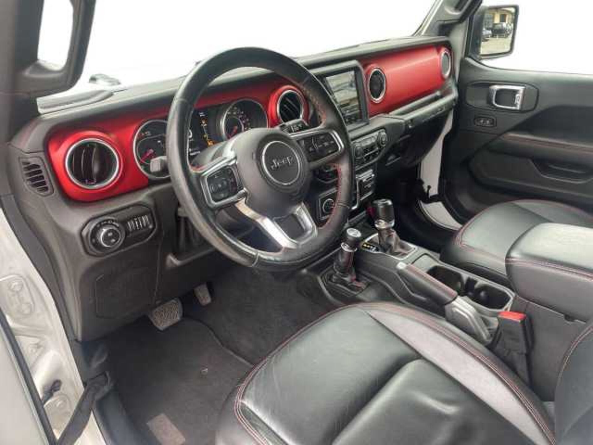 Jeep Wrangler 2.1l - white