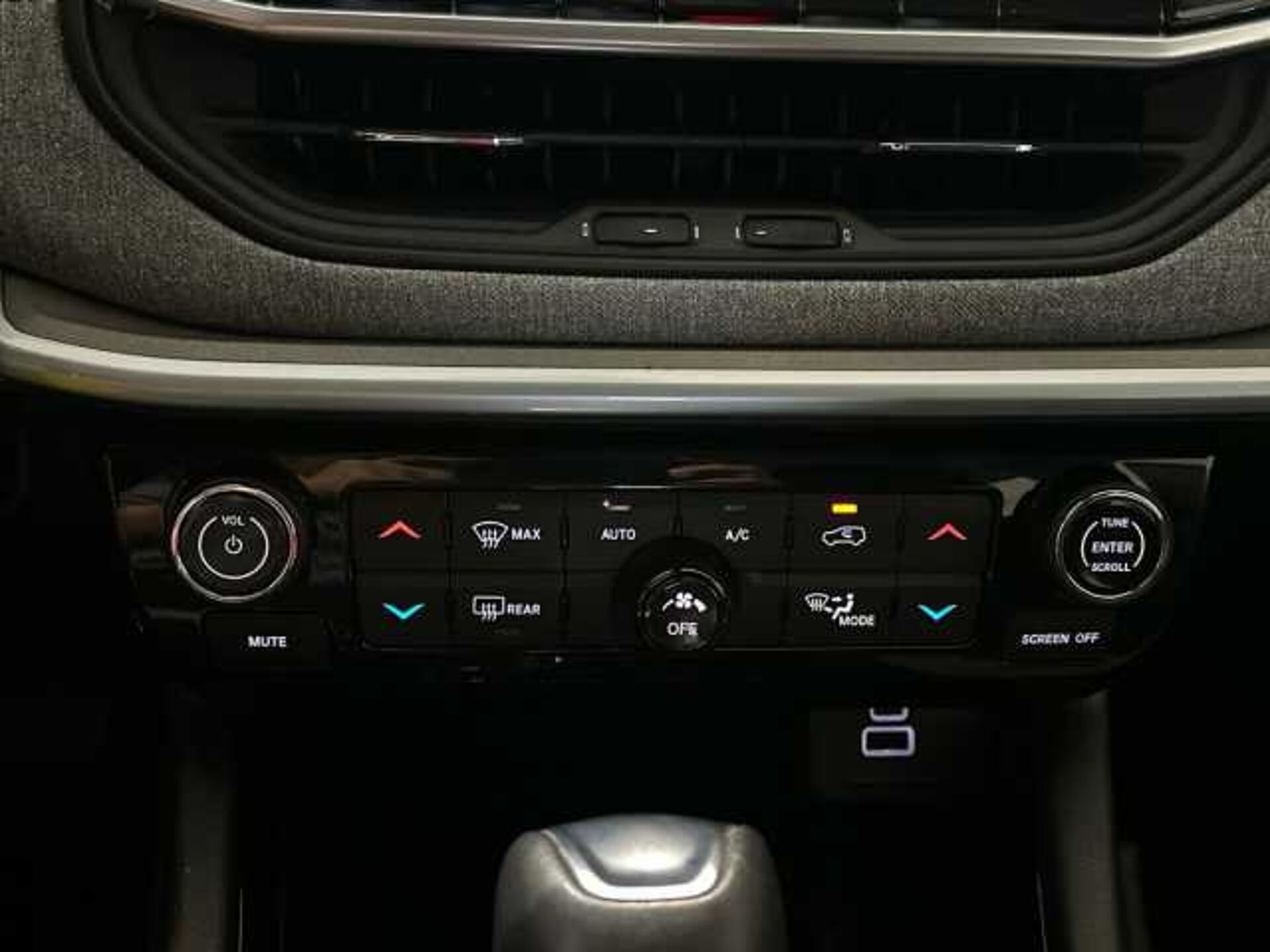 Jeep Compass 1.5l - white