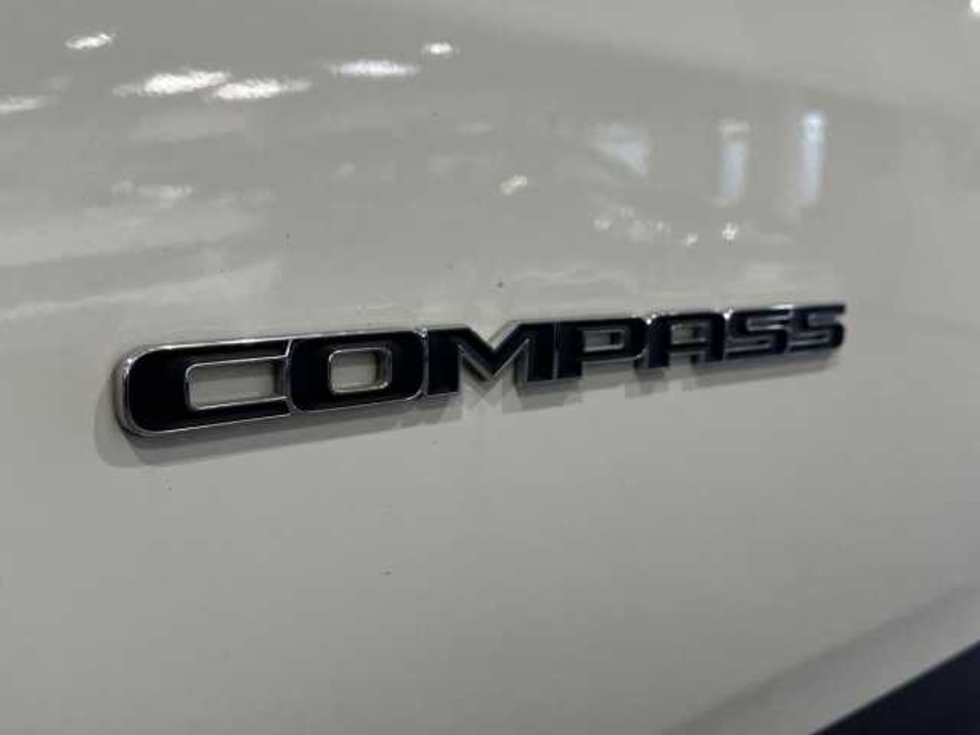 Jeep Compass 1.5l - white