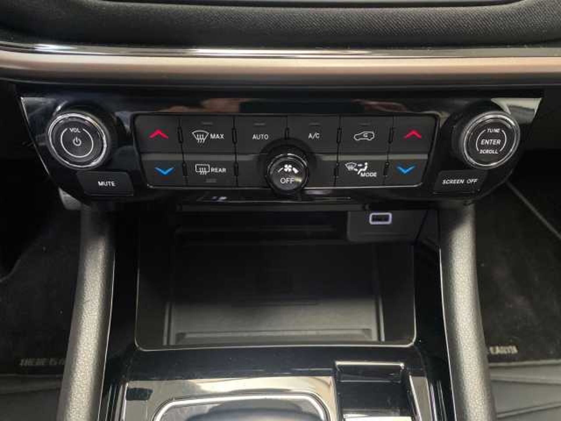 Jeep Compass 1.3l - white