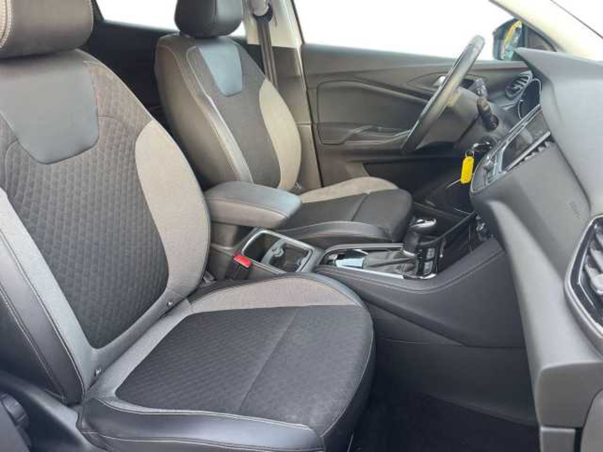 Opel Grandland X 1.5l - white