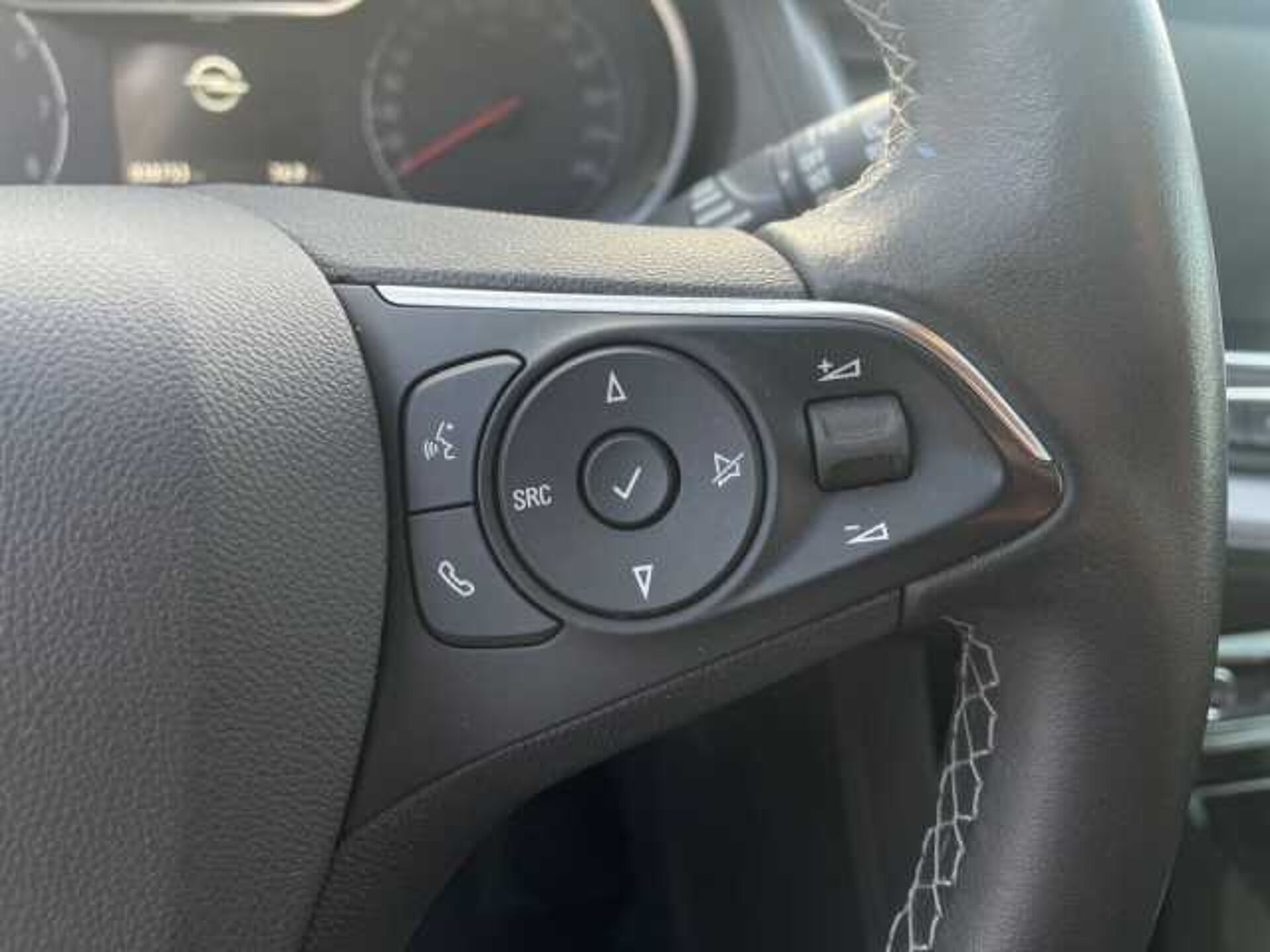 Opel Grandland X 1.5l - white