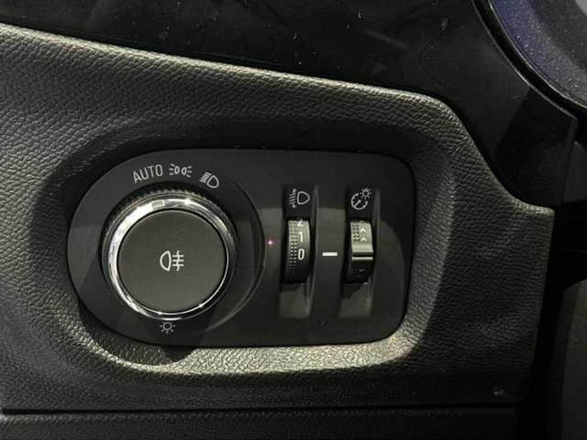 Opel Corsa 1.2l - white