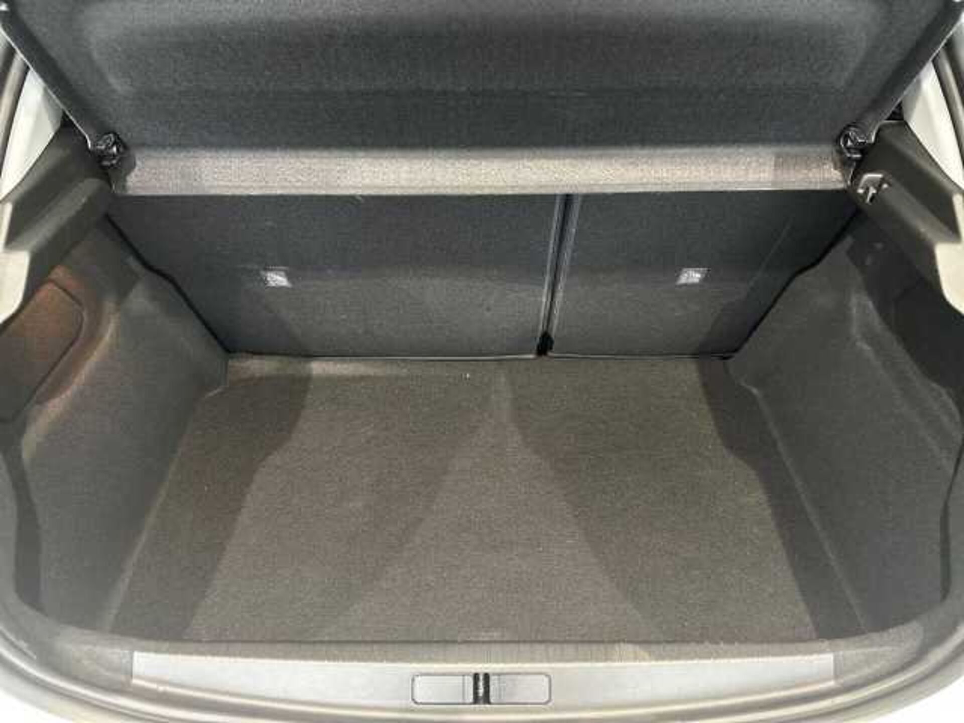 Opel Corsa 1.2l - white